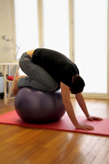 Exercices rééducation - Etirements - Gymnastique - Ballon